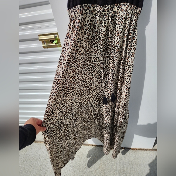 Main Strip leopard tiered maxi dress size M - Picture 4 of 7